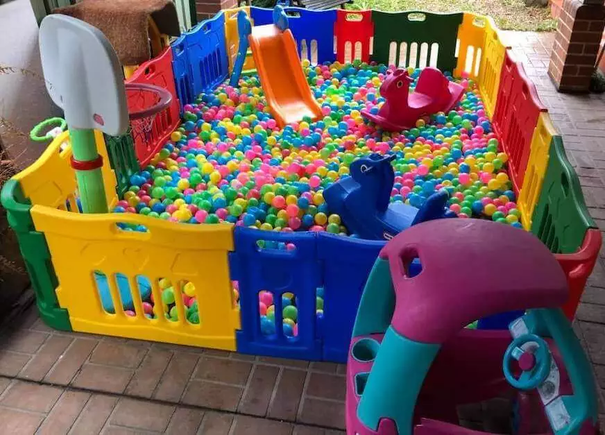 DIAMOND STAR BALL PIT HIRE (CHILDRENS PARTY EQUIPMENT SUITABLE FOR KIDS AGE 1 TO 6 YEARS OLD)